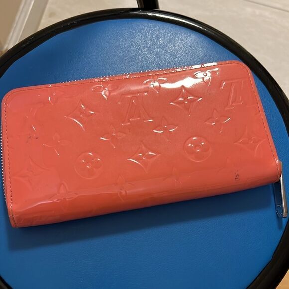 Louis Vernis Coral Pink Wallet - Picture 1 of 16